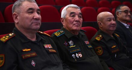 И.К.Ахунбаев атындагы Ата Мекенди коргоочулар күнүнө карата концерт болуп отту