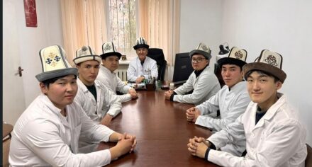 В честь Дня калпака кафедра ортопедической стоматологии провела открытые занятия