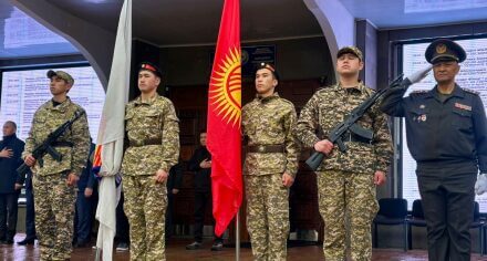 И.К.Ахунбаев Кыргызстандын Мамлекеттик туусунун күнү салтанаттуу белгиленди