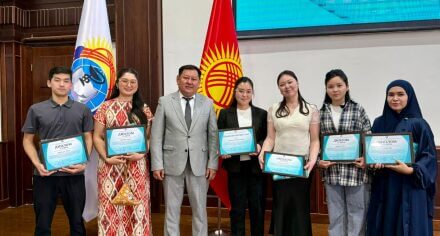 КММАда “Улуттук дем – дүйнөлүк бийиктик” уңгужолу жөнүндө Жарлыгынын алкагында “Медицина – эне тилде!” видеороликтер конкурсу өткөрүлдү