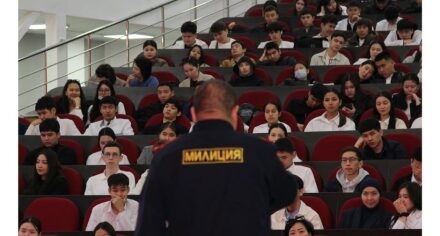 И.К.Ахунбаева для учащихся лицея медакадемии был проведен курс лекций с инспекторами по делам несовершеннолетних