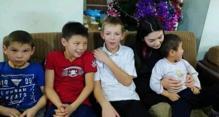 Студенты КГМА посетили детский дом в селе Кара-Жыгач Аламудунского района
