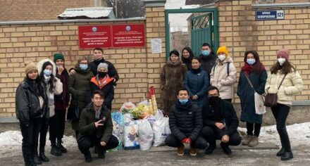 Студенты КГМА посетили детский дом в городе Бишкек